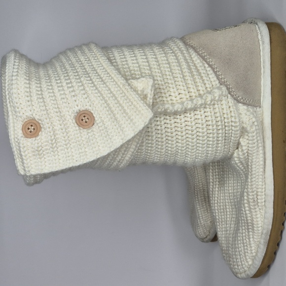 UGG Australia Classic Cardy CREAM Three Button Knit Boots Size 9 - Picture 5 of 16